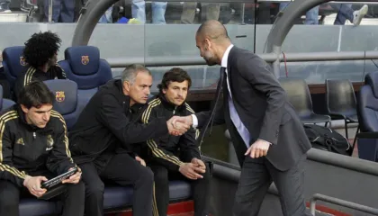 Guardiola falënderon Mourinhon për “asistin”: Dërgimi i portierit në zonë ishte strategji e mirë…
