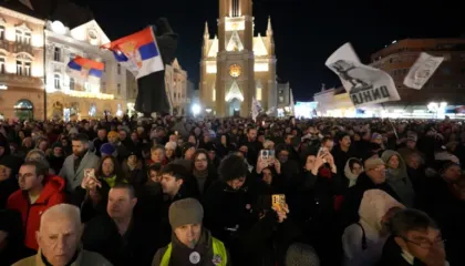 ‘Hajdutë!’ – Mijëra në protestë kundër Vuçiç, studentët vijojnë betejën kundër korrupsionit në Serbi: T’u hetohet pasuria