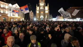 ‘Hajdutë!’ – Mijëra në protestë kundër Vuçiç, studentët vijojnë betejën kundër korrupsionit: T’u hetohet pasuria