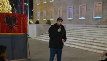 “Hajduti në zyrë, protestuesi në qeli”, Lapaj shpërthen kundër pushtetit: Balluku e akuzuar për 53 mln € vjedhje po..