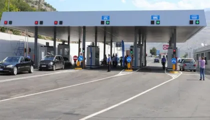 Hani i Hotit/ Kamionistët në Malin e Zi protestë 48-orëshe, bllokohet qarkullimi i mjeteve të tonazhit të rëndë nga Shqipëria