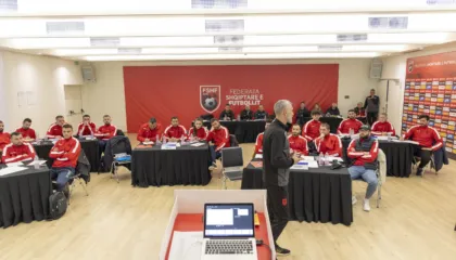 Hapen regjistrimet për kursin e licencës UEFA C për trajnerë në Tiranë