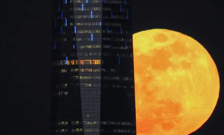 Hënë ujku dhe shi meteorësh, 2026-ta nis me “spektakël qiellor”