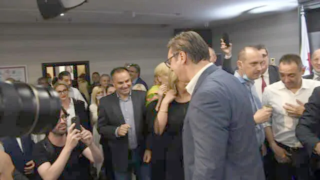 “Hije skandali” mbi këshilltarët e Vuçiçit, si një kriminel në arrati udhëzonte presidentin serb për vendimet kyçe