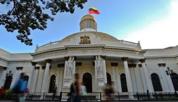 Historike në Venezuelë, Parlamenti hap tregun e naftës, merr fund monopoli i Çavizmit