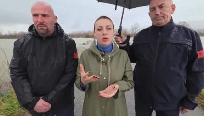 Holta, prefektja e Shkodrës në terren: E pamundur lëvizja në Obot me mjete të vogla