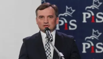 I akuzuar për 26 vepra penale, ish-ministri polak ‘strehohet’ në Hungari