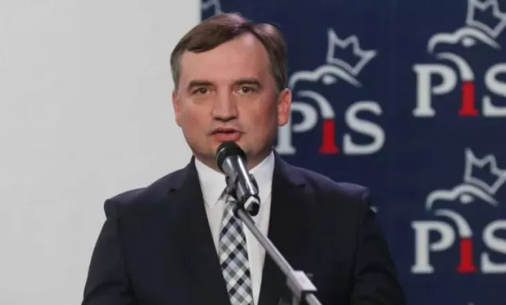 I akuzuar për 26 vepra penale, ish-ministri polak ‘strehohet’ në Hungari