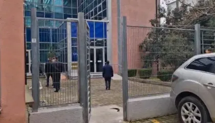 I akuzuar për shkelje në barazinë e tenderave, kreu i Prokurimeve Publike paraqitet në SPAK