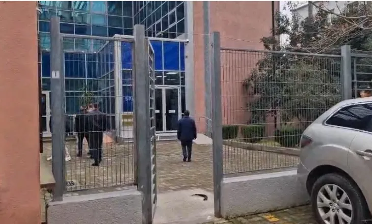 I akuzuar për shkelje në barazinë e tenderave, kreu i Prokurimeve Publike paraqitet në SPAK