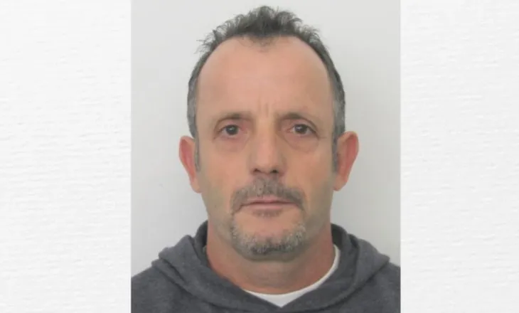 I dënuar me burgim të përjetshëm për vrasjen e të miturit në ’97-tën, arrestohet në Greqi 59-vjeçari, pritet ekstradimi në Shqipëri (EMRI)