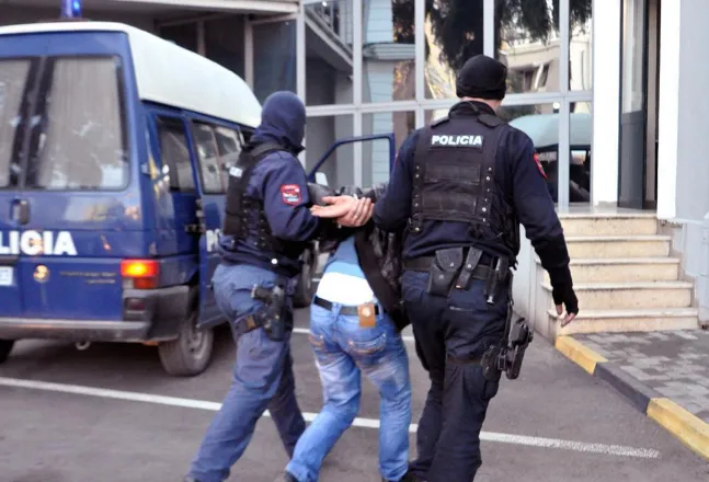 I dënuar me mbi 2 vite burg, arrestohet në Morinë 39-vjeçari i shpallur në kërkim ndërkombëtar