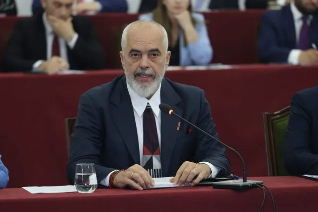 ‘I djegur për një ftesë të tillë’/ Kalaja: Si mund të jetë një Liliput si Rama në bord