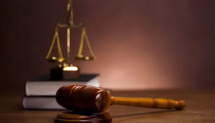 I drogoi dhe filmoi abuzimin seksual ndaj dhjetëra grave, hipnoterapisti del para gjykatës