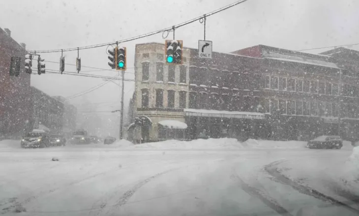 I ftohti ekstrem godet SHBA-në, 24 mijë familje pa energji elektrike, 12 shtete shpallin gjendjen e jashtëzakonshme