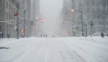 I ftohti polar dhe reshjet e dendura të dëborës përfshijnë SHBA-në qendrore dhe lindore, temperatura deri -34 gradë në Çikago