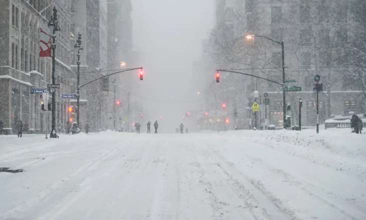 I ftohti polar dhe reshjet e dendura të dëborës përfshijnë SHBA-në qendrore dhe lindore, temperatura deri -34 gradë në Çikago