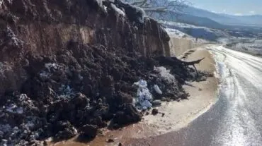 I kushtoi buxhetit të shtetit 10 mln euro/ Shembje masivi dherash në aksin Herebel-Peshkopi, rrezikohet plotësisht…