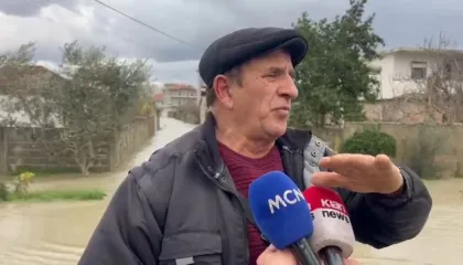 I moshuari në Durrës kundërshton urdhrin për evakuim: Kam derrat e qentë!