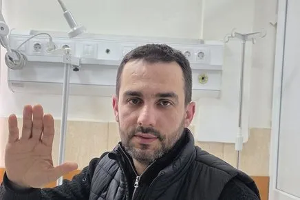 I ra bombula e gazit në kokë gjatë përplasjes me policinë/ Adriatik Lapaj flet ekskluzivisht nga spitali