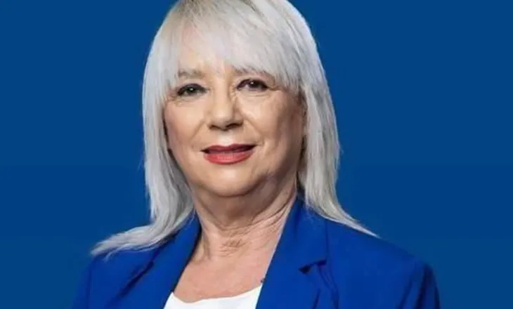 I ra në kokë ngrohësja, Adriana Kalaja tallet me Lapajn: Aq plagë e madhe, as kapelen nuk ia hoqën! Ia plotësoi Rama dëshirën për ambulancë