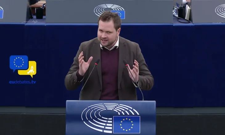 “Ik p**dhu”/ Eurodeputeti danez shan Trump, deklarata e tij bëhet virale