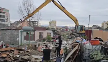 IKMT kërkon t’u prishë banesat, 16 familje rome janë në qiell të hapur. U refuzohet shtyrja e vendimit