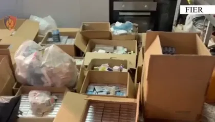 Ilaçe të skaduara dhe të kontrabanduara në Fier, SKEMA: 42-vjeçari i magazinonte në shtëpi, pastaj furnizonte farmacitë