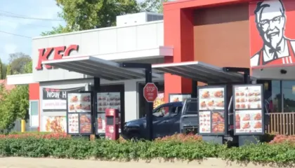 Incident i pabesueshëm në Nevada/ Burri godet me thikë punonjësin e KFC, u zemërua për salcën