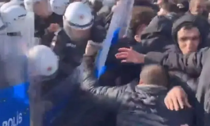 Incidente në kufirin Turqi-Siri, përleshje të dhunshme mes protestuesve pro-kurdë dhe policisë!