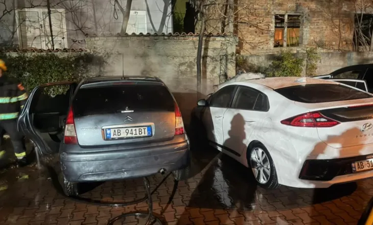 Incidentet gjatë ndërrimit të viteve në Elbasan/ Dy makina të djegura nga fishekzjarret, kabina elektrike mori flakë në Librazhd