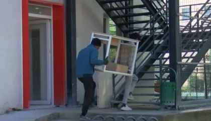 Indianët “pushtojnë” Vlorën, mbi një mijë të punësuar në fasoneri, hoteleri-turizëm e ndërtim