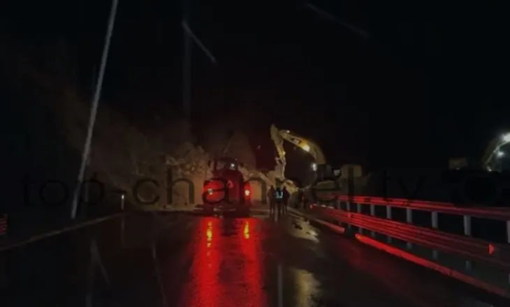 Inertet dhe dherat në aksin Qafë Plloçë-Qukës, mbyllet përkohësisht ky segment, automjetet po orientohen drejt rrugës së vjetër