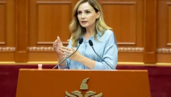 “Integrimi nuk bëhet me ligje ‘shkel e shko’/ Sesioni i ri parlamentar, Tabaku akuza të forta: Të nisim me Ballukun