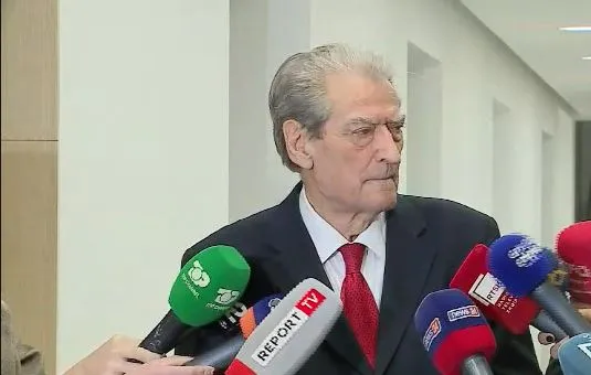 Investimet amerikane në ishullin e Sazanit, Berisha: E mbështesim, edhe unë kam dashur t’ia jap Berlusconit!