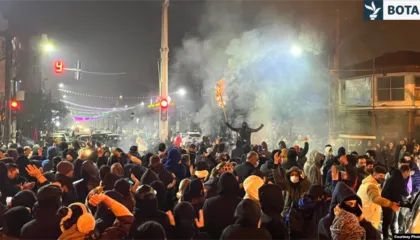 Irani në flakë/ Protestuesit sfidojnë goditjen vdekjeprurëse të regjimit, SHBA-të sinjalizojnë gatishmëri për ndërhyrje