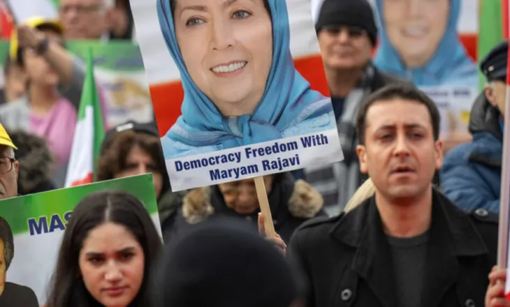 Iranianët e Manzës duan pushtetin/ Hijet rreth lideres së MEK dhe kush e mbështet