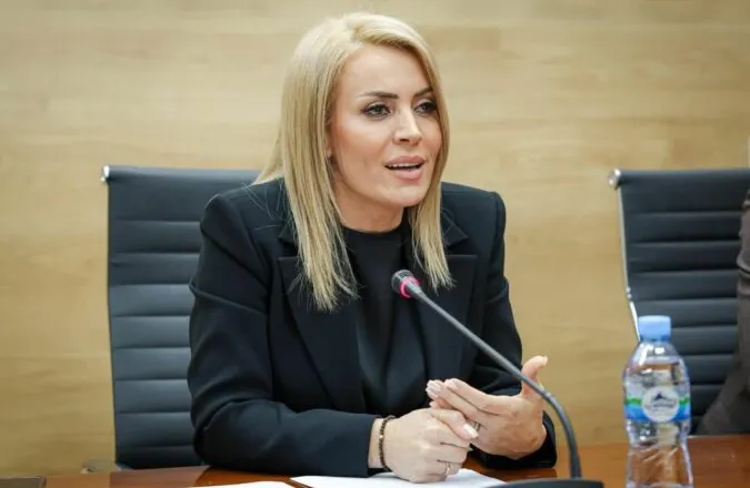 Ish-deputetja e PS, Blerina Gjylameti merr zyrtarisht detyrën si drejtoreshë e AKU-së