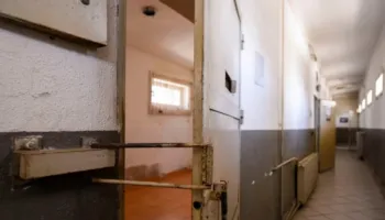 Ish-gardiani i burgut të Prishtinës deklarohet i pafajshëm për krime lufte