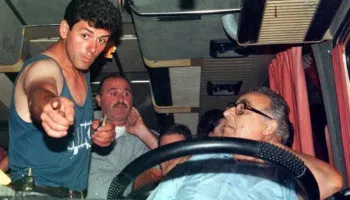 Ish-ministri tregon prapaskenat e pengmarrjes së autobusit grek nga emigranti shqiptar (VIDEO)