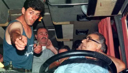 Ish-ministri tregon prapaskenat e pengmarrjes së autobusit grek nga emigranti shqiptar (VIDEO)