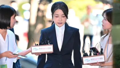 Ish-zonja e parë e Koresë së Jugut dënohet me burg, pranoi dhurata të shtrenjta