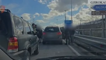 Ishin nisur drejt Greqisë me 34 kg kanabis, si u kapën dy trafikantët te Ura e Kardhiqit (VIDEO)