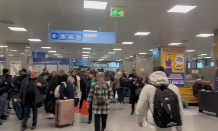 Ishin nisur drejt Rinasit nga Bergamo dhe Bologna, 350 pasagjerë bllokohen në Brindisi: Kompania ajrore nuk na ka dhënë asnjë shpjegim