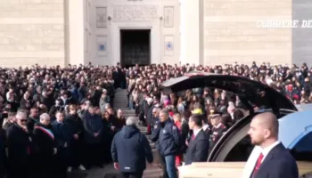 Italia i jep lamtumirën të rinjve, viktima të tragjedisë së natës së fundvitit