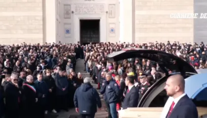 Italia i jep lamtumirën të rinjve, viktima të tragjedisë së natës së fundvitit