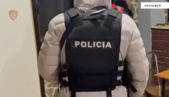 Iu gjet kokainë në banesë e ndarë në doza, arrestohet 41-vjeçari në Korçë (EMRI)
