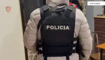 Iu gjet kokainë në banesë e ndarë në doza, arrestohet 41-vjeçari në Korçë (EMRI)