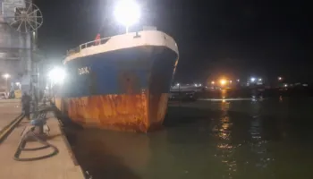 Iu këputën të dyja spirancat gjatë lundrimit për shkak të motit të keq, rimorkohet në Portin e Durrësit anija Oak 1