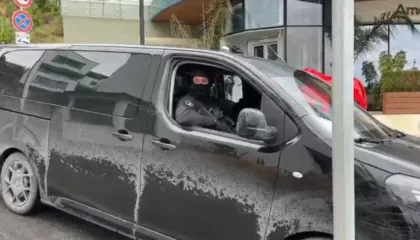 Ivanka Trump dhe Jared Kushner mbërrijnë në Vlorë, shoqërohen nga forca të shumta sigurie